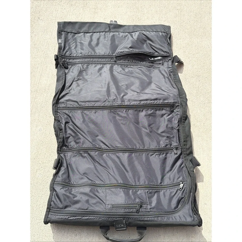 Pre-Owned Tumi Alpha Black Ballistic Nylon Bi-Fold Garment Travel Bag
